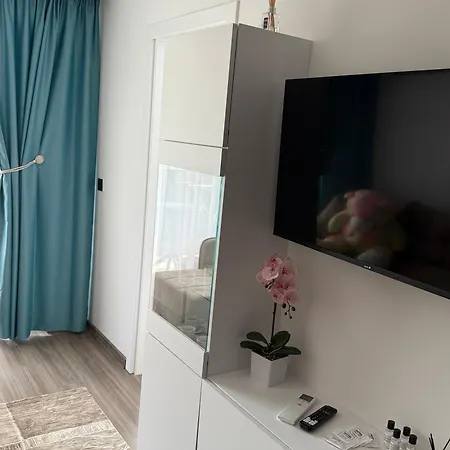 Sea 9 ساني بيتش